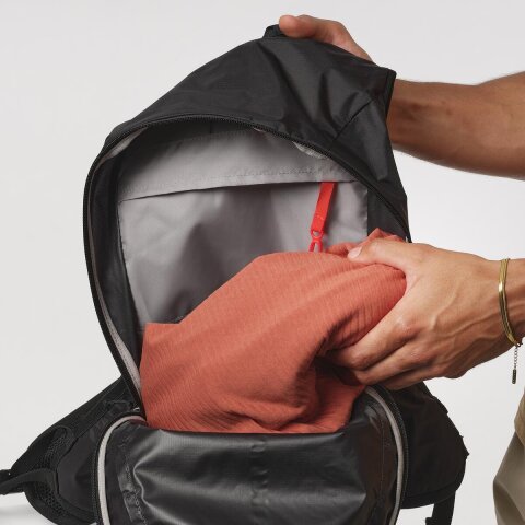 RUKSAK SALOMON CROSS 12L Blk